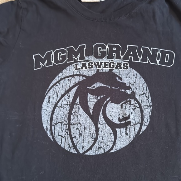 JUNIORS - MGM GRAND LAS VEGAS T-Shirt - Size Medium - Picture 4 of 10